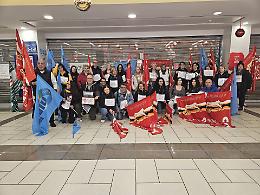 Incubo chiusura per i punti Coop. Il presidio dei dipendenti