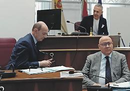 Comune, stallo alla... messicana