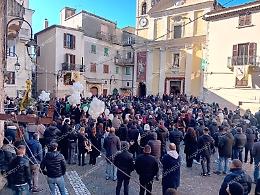 Striscioni e palloncini per Alessandro Di Rita