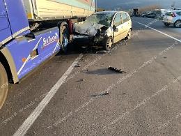 Violento incidente stradale lungo lo stradone Asi: due feriti 