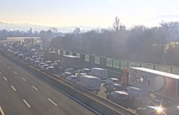 Incidente in A1, scontro tra due furgoni. Arriva l'eliambulanza