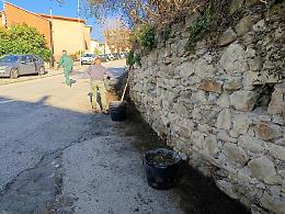 I cittadini ripuliscono via Case Nuove