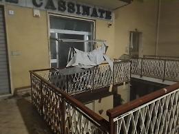 Fanno esplodere un bancomat nella notte. Rubati i contanti