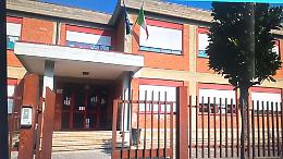 Furto a scuola, rubati 50 euro dai distributori automatici