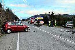 Scontro frontale sull'Anticolana: tre feriti. Atterrata l'eliambulanza
