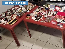 In auto gioielli e monete d'oro per 500.000 euro. Denunciato