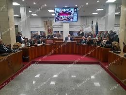 Il bilancio passa dopo una maratona a nervi scoperti in consiglio 