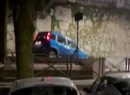 Attraversa i giardini con la Panda: il video diventa virale