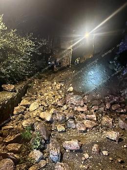 Frana nella notte in via Re Manfredi, emanata un'ordinanza dal sindaco