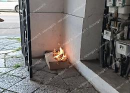 Incendio vicino un contatore del gas: tragedia sfiorata