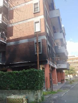 Incendio in via Zamosch, sopralluogo congiunto nell'appartamento