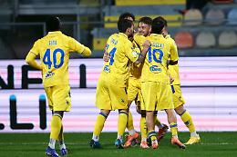 Frosinone, cuore e carattere nel 2-1 al Bari