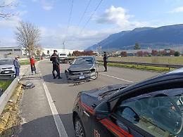 Auto contro il guardrail: alla guida un sessantenne