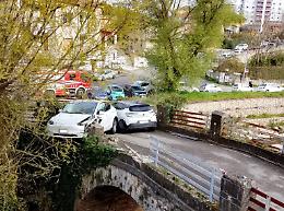 Incidente tra due auto: sfiorata una tragedia