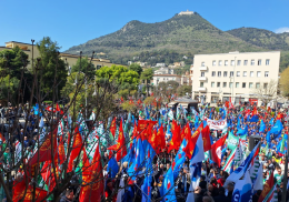 Tutti in piazza per salvare il salvabile