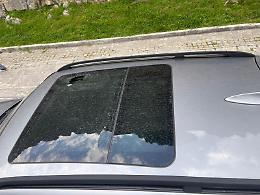 Sassi da Civita sulle automobili