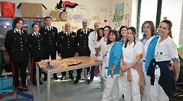 Carabinieri in visita al reparto di pediatria dello "Spaziani"
