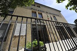 Strangola il padre, disposta una perizia