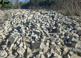 Trovata una discarica abusiva con rifiuti edili