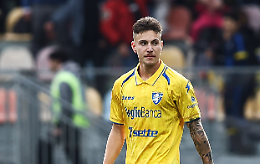 Raimondo le prova tutte per poterci essere