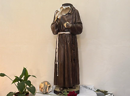 Statua di Padre Pio decapitata nella chiesa di San Benedetto