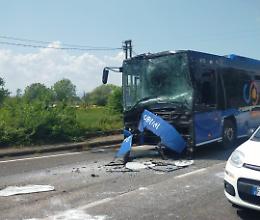 Scontro tra due autobus: sette feriti, uno &egrave; grave