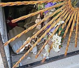 Danneggiata la statua della Madonna del Carmine