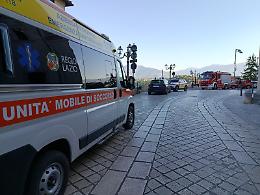 Trovato senza vita in strada, inutili i soccorsi