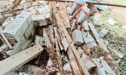 Cinque metri cubi di rifiuti interrati: denunciata una donna