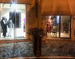 Parrucchieri sulle barricate: "La nostra pandemia purtroppo durerà tre anni"