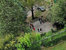 Festa di compleanno affollata in barba al Covid: irrompe la polizia. Accertamenti in corso