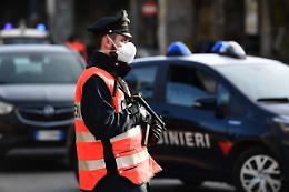 I soliti "furbetti": tenta di fuggire con il motorino, fermato e multato