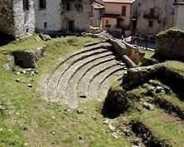 Teatro romano, c'è la diffida a far proseguire gli scavi