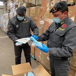 Mascherine contraffatte, maxi sequestro in Ciociaria: tre persone denunciate