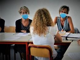 Parlare ad alta voce aiuta la trasmissione del virus: ecco perché