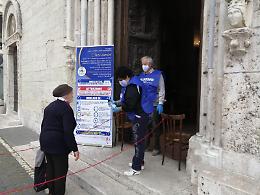 Sora riparte tra emozione e cautela. Prima messa con i fedeli e riapertura negozi