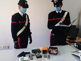 Eroina e mannitolo nascosti in casa: pusher 39enne scoperto e denunciato
