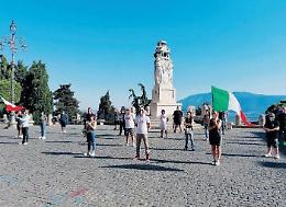 Flash mob in strada, colpo di scena: multe salate alle “Mascherine Tricolori”