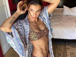 Elisabetta Canalis, l'estate si avvicina. E lei è sempre più sexy