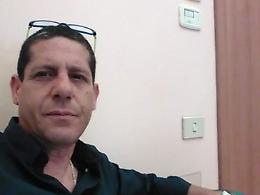 Trovato morto in casa, accanto una siringa: ucciso dalla droga