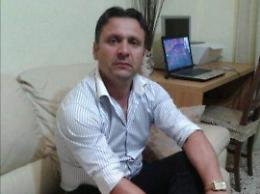 Dona un'ambulanza al suo paese d'origine in Albania: il bel gesto di Arjan