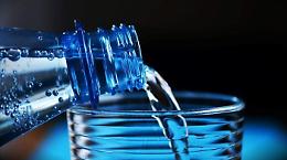 Acqua, un bene da usare con grande attenzione: sei modi facili per risparmiarla
