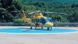 Giovane operaio colpito da rullo d'acciaio: elitrasportato per trauma cranico