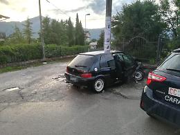 L'auto sbanda e finisce contro una recinzione: feriti padre, madre e figlio