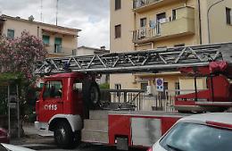 Sola in casa cade e rimane bloccata dentro: anziana salvata dai vigili del fuoco