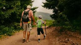 Bonus baby sitting anche per nonni e zii non conviventi: cosa c'è da sapere
