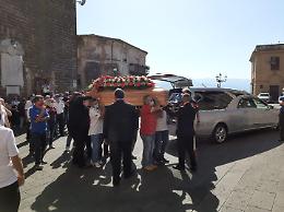 Funerali Franco Imola, un commovente striscione per l'addio al 'Capitano'
