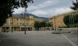 Le tolgono il figlio: madre picchia l'assistente sociale. Le scuse in aula