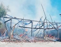 Rimessa a fuoco per un corto circuito: paura per un'abitazione lambita dalle fiamme