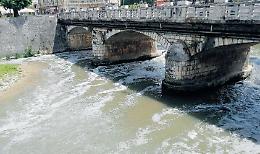 Allarme schiuma bianca nel Liri: due regioni in difesa del fiume